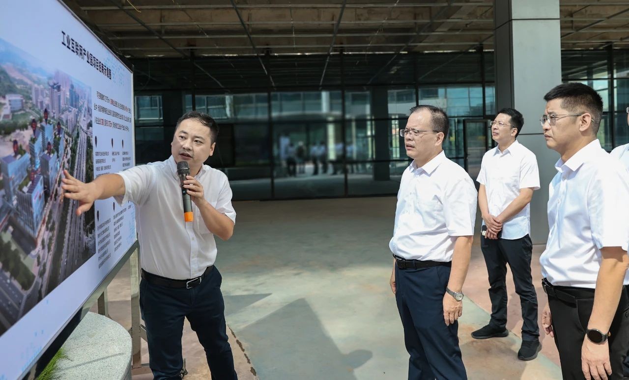 蔡战胜调研园区标准化、重点项目建设并开展巡河