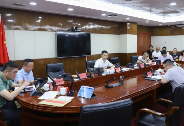 区政府召开常务会议